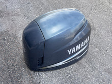 Cargar imagen en el visor de la galería, f 115 hp Yamaha TOP COWLING 68V-42610-10-8D four stroke 2002-2011 68V-42610-14-00 68V-42610-13-00 68V-42610-12-00 68V-42610-1
