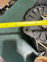 Cargar imagen en el visor de la galería, 25 20 15 hp Mercury 90906A23 Recoil STARTER ASSEMBLY two stroke 1994-96 OEM, may work for 18 hp

