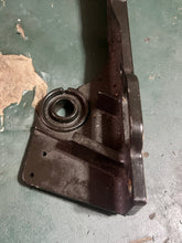Charger l'image dans la galerie, 225 200 hp Mercury THROTTLE LINKAGE BRACKET 8240102 824010-c two stroke efi dfi 1994
