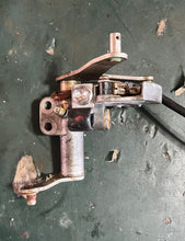 Charger l'image dans la galerie, DF 115 hp Suzuki CLUTCH LEVER 21110-92J00 CLUTCH HOLDER LEVER 21151-92J00, CLUTCH SHAFT ARM 21230-92J00 NEUTRAL SWITCH 37721-
