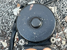 Load image into Gallery viewer, issue with seal - 30 25 hp Evinrude E -tec POWER TRIM PUMP hydraulic 5009035 5007774 Two Stroke 2017 2010-up some 15 40 50 60
