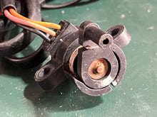 Cargar imagen en el visor de la galería, f 115 150 175 200 225 HP Yamaha TRIM SENDER 64E-83672-02-00 four stroke 2001-2003 some 25 30 40 75 80 90 130 hp superseded 64E-83672-03-00 64E-83672-04-00
