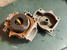 Charger l'image dans la galerie, 70 60 50 hp Johnson Evinrude CARBURETOR #2 center middle 0437087 0437089 437633 339169 330503 with 55D jets 0326928 (early 19
