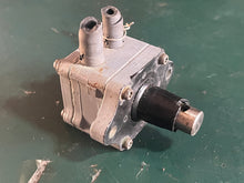 Cargar imagen en el visor de la galería, BF 90 50 40 35 25 hp Honda 16700-ZW1-004 FUEL PUMP oem 1997-2005
