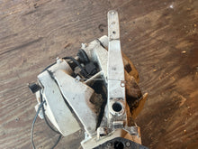 Load image into Gallery viewer, 150 hp Evinrude 25” MIDSECTION SWIVEL 0434724 0435006 STEERING ARM 0436983 HOUSING 0340731 0338664 stern BRACKETS 0335489 033
