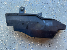 Cargar imagen en el visor de la galería, DF 140 115 hp Suzuki DUCT AIR SILENCER 13840-90J00 13810-90J01 four stroke 2001-2013 2013-2020 some 90 100 hp

