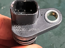 Charger l'image dans la galerie, BF 135 150 hp Honda CRANK SENSOR ASSY 37500-PNB-003 four stroke 75-350 hp
