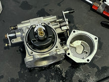 Charger l'image dans la galerie, 225 hp Yamaha 76 degree CARBURETOR SET port 2-4-6 62J-14301-00-00 62J-14302-00-00 62J-14303-00-00 two stroke 1994-1996
