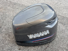 Cargar imagen en el visor de la galería, 200 150 hp Yamaha TOP COWLING engine cover 68F-42610-40-4D two stroke 2.6 Liter HPDI
