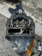 Charger l'image dans la galerie, f 150 hp Yamaha XCA 25”MIDSECTION UPPER CASING 6DA-45111-00-8D SWIVEL 64E-43311-20-8D EXHAUST 63P-41137-04-CA four stroke 201
