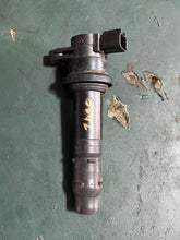 Charger l'image dans la galerie, DF 40 50 hp Suzuki IGNITION COIL 33410-87J01 f6t548 oem 2009, 2000-2010 Four Stroke 2-pin adaptor

