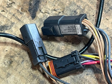 Cargar imagen en el visor de la galería, 50 45 40 60 70 hp Johnson 586020 0586020 Evinrude Engine Harness two stroke 1996-98
