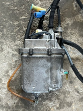 Charger l'image dans la galerie, f 150 hp Yamaha vst FLOAT CHAMBER ASSY 63P-14180-20-00 pump 63P-13907-03-00 four stroke 2015-2019 f150xb
