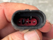 Cargar imagen en el visor de la galería, 200 225 250 HP Evinrude Ficht CRANK POSITIONING SENSOR magnetic 587014 586785 586452 587402 two stroke 1999-2005
