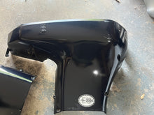 Cargar imagen en el visor de la galería, 175 150 135 115 hp Ficht Evinrude Lower Motor Cover PORT 5004969 5004969 STARBOARD 5004970 5005014 two stroke 2002-2006
