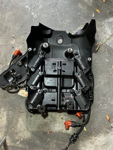 Charger l'image dans la galerie, 150 175 hp Yamaha IGNITION COIL  68F-82310-01-00 BRACKET 68F-82316-00-00 two stroke HPDI 2004-2014 some 200 hp
