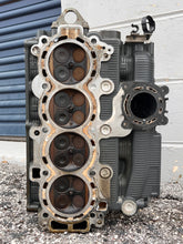 Charger l'image dans la galerie, f 115 hp Yamaha CYLINDER HEAD ASSY 6EK-11110-00-9S four stroke f115xb 2014-2027
