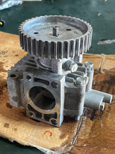Charger l'image dans la galerie, 250 hp Yamaha CAMSHAFT ASSY 1 with gear 60V-12170-00-00 two stroke HPDI 3.3 Liter 2003-2009 some compatibility 200 225 300 hp
