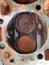 Cargar imagen en el visor de la galería, sold ebay aug2025——5.0 5.7 Liter OMC 1989 cylinder head #2 3853852 985431 Valve Cover 0986748 volvo

