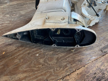 Cargar imagen en el visor de la galería, sale underway may2026—-150 200 hp Evinrude E-tec 20” MIDSECTION SWIVEL 0434691 STEERING ARM 5001766 5009614 EXHAUST HOUSING 0
