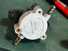 Cargar imagen en el visor de la galería, sold local feb2026——F 115 100 90 80 hp Yamaha four stroke fuel pump
