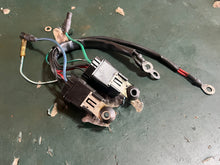 Charger l'image dans la galerie, 225 - 300 hp Mercury TRIM HARNESS 826802A2 two stroke - approx 12” length with eyelet connectors on longest run of cord
