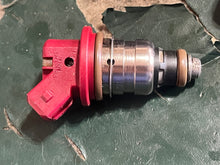Charger l'image dans la galerie, 75 - 225 hp Mercury OPTIMAX red FUEL INJECTOR 804528 8M0222157 two stroke TESTED
