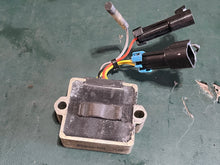 Charger l'image dans la galerie, 60 - 40 hp Mercury 893640T01 VOLTAGE REGULATOR 5-wire Four Stroke EFI oem 893640
