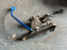 Charger l'image dans la galerie, f 150 hp SHIFT BRACKET 6DA-44176-00-00 BRACKET 63P-44117-01-00  SHIFT SWITCH 69J-8259F-00-00 four stroke 2015-2024
