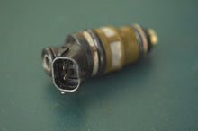 Cargar imagen en el visor de la galería, DT 140 115 hp Suzuki EFI 15710-94900 fuel injector 1988-2001 Two Stroke NLA
