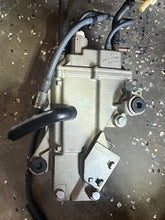 Charger l'image dans la galerie, f 225 200 hp Yamaha vst FLOAT CHAMBER ASSY 69J-14180-21-00 vst 2005 four stroke COVER 69J-14182-10-00, CHAMBER 69J-14181-00-0
