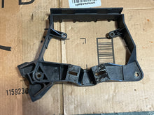 Load image into Gallery viewer, 200 225 hp Johnson Evinrude 586509 0583997 ELECTRICAL BRACKET ASSY 1994-2001 two stroke
