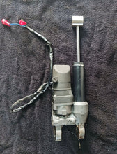 Charger l'image dans la galerie, sold may2026——30 25 hp Mercury POWER TRIM TILT ASSY ptt 851873T03 Four Stroke EFI
