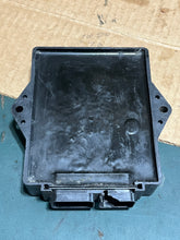 Cargar imagen en el visor de la galería, 250 hp Yamaha ECU CONTROL UNIT 60V-8591A-51-00 two stroke HPDI 2005 2006 f8t60071 60v-51 NLA
