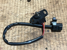 Charger l'image dans la galerie, F 75 80 90 100 hp Yamaha 61A-85885-00-00 THROTTLE SENSOR ASSEMBLY TPS Four Stroke 1999-2004 compatibility depends on hp
