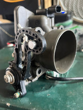 Charger l'image dans la galerie, BF 135 150 hp Honda THROTTLE BODY 16400-ZY6-013 four stroke 2007-up
