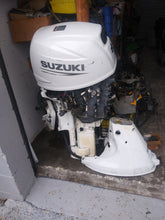 Charger l'image dans la galerie, 2022 Df30, 25 hp suzuki four stroke parts motor w good compression
