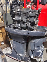 Cargar imagen en el visor de la galería, 60 70 hp johnson evinrude 1989 and up powerhead on mid w trim
