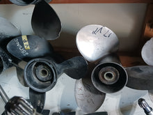 Cargar imagen en el visor de la galería, Volvo Penta SS, aluminum 19 spline props- 22, 17, 23 pitch
