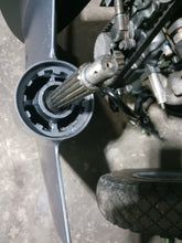 Charger l'image dans la galerie, F75 hp, F90 yamaha Long lower unit 1999 to 2017
