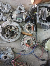 Charger l'image dans la galerie, 25, 30 hp yamaha two stroke 2 and 3 cylinder parts
