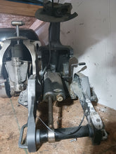 Charger l'image dans la galerie, F40 Yamaha 20inch midsection shock absorber, brackets, steering arm, pivot assy
