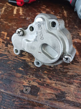 Load image into Gallery viewer, F25 40 50 yamaha oil pump
