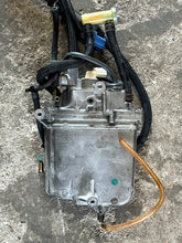 Charger l'image dans la galerie, f 150 hp Yamaha vst FLOAT CHAMBER ASSY 63P-14180-20-00 pump 63P-13907-03-00 four stroke 2015-2019 f150xb
