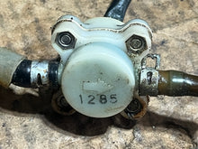 Charger l'image dans la galerie, DT 140 115 hp Suzuki 16250-94710 OIL SENSOR 1987-1990 two stroke
