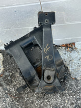 Cargar imagen en el visor de la galería, DF 60 70 hp Suzuki STEERING BRACKET 43750-99E02-0EP SWIVEL BRACKET 43111-99E00-0EP four stroke 1998-2009 compatible up to df1
