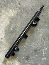 Load image into Gallery viewer, f 225 250 300 350 hp Yamaha FUEL INJECTOR DELIVERY PIPE 1 6CB-13161-11-00 four stroke 2022-2024
