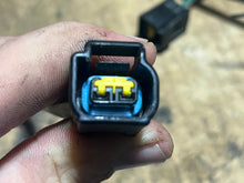Charger l'image dans la galerie, 150 175 200 225 250 300 hp Yamaha 61A-85895-00-00 CRANK POSITION SENSOR two stroke 1990-2006
