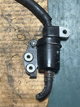 Charger l'image dans la galerie, DF 40 50 hp Suzuki 15410-87J00 high pressure fuel pump 1999-2008 four stroke

