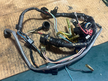 Charger l'image dans la galerie, F 50 hp Yamaha 64J-82590-10-00 engine wire harness 2001 tlrz t &amp; f motors 4 cylinder Four Stroke 2001-2003 earlier # 62Y-8259
